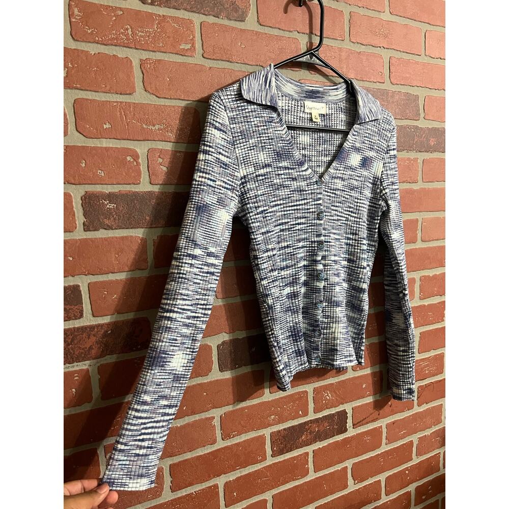 Questions? | Long Sleeve V-Neck Collared Ribbed Top - Picture 2 of 6